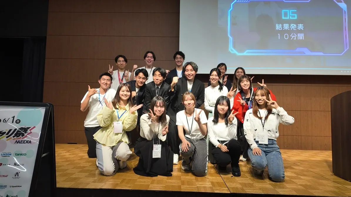 しなキャリ祭での営業ゲームの集合写真